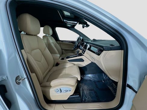 Certified 2023 Porsche Macan w/ Premium Package Plus AWD/4WD image 31