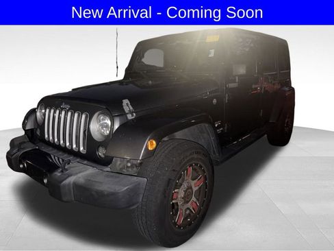 Used 2017 Jeep Wrangler Unlimited Sahara w/ Max Tow Package AWD/4WD image 2