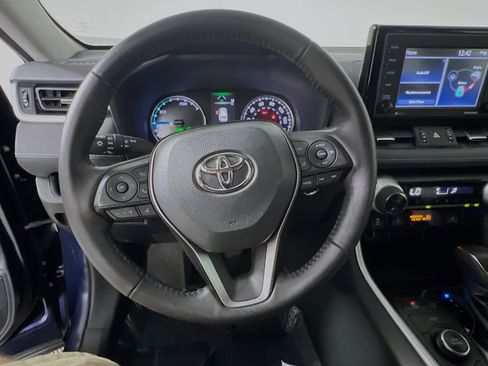 Used 2021 Toyota RAV4 XLE Premium AWD/4WD image 18