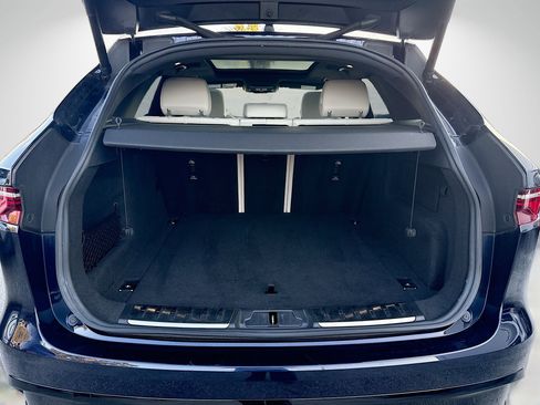 Used 2023 Jaguar F-PACE R-Dynamic S image 12