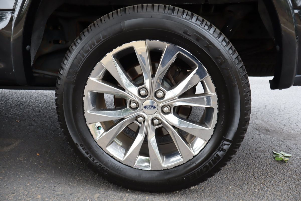 Used 2015 Ford F150 Lariat w/ Equipment Group 502A Luxury AWD/4WD image 42