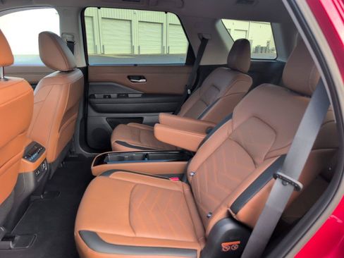 Used 2023 Nissan Pathfinder Platinum FWD image 38