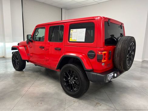 Used 2025 Jeep Wrangler Unlimited Sahara image 5