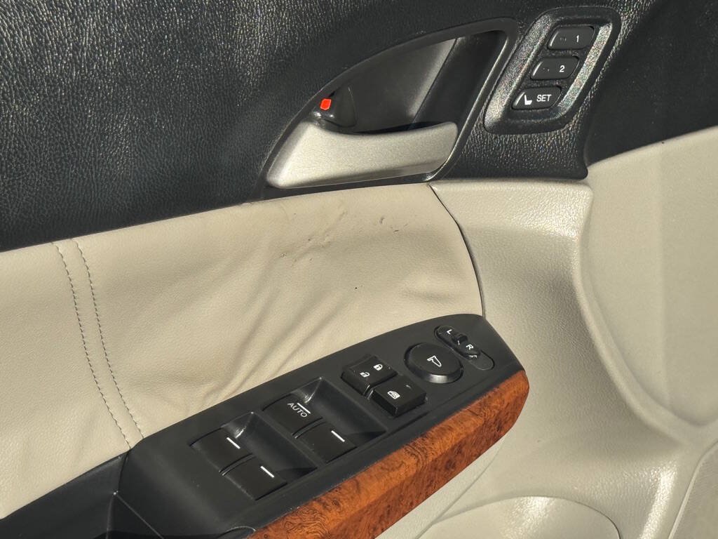 Used 2011 Honda Accord EX-L image 7
