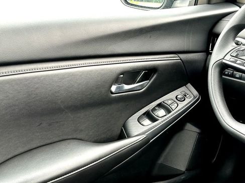 Used 2025 Nissan Sentra SV FWD image 26