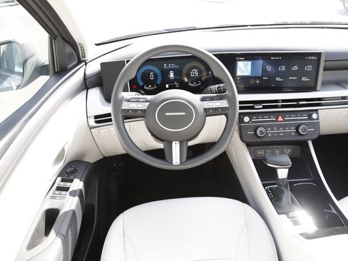 New 2026 Hyundai Tucson SE image 16