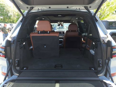 Used 2024 BMW X7 xDrive40i w/ M Sport Package AWD/4WD image 33
