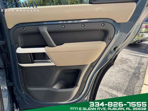 Used 2023 Land Rover Defender 110 SE image 32