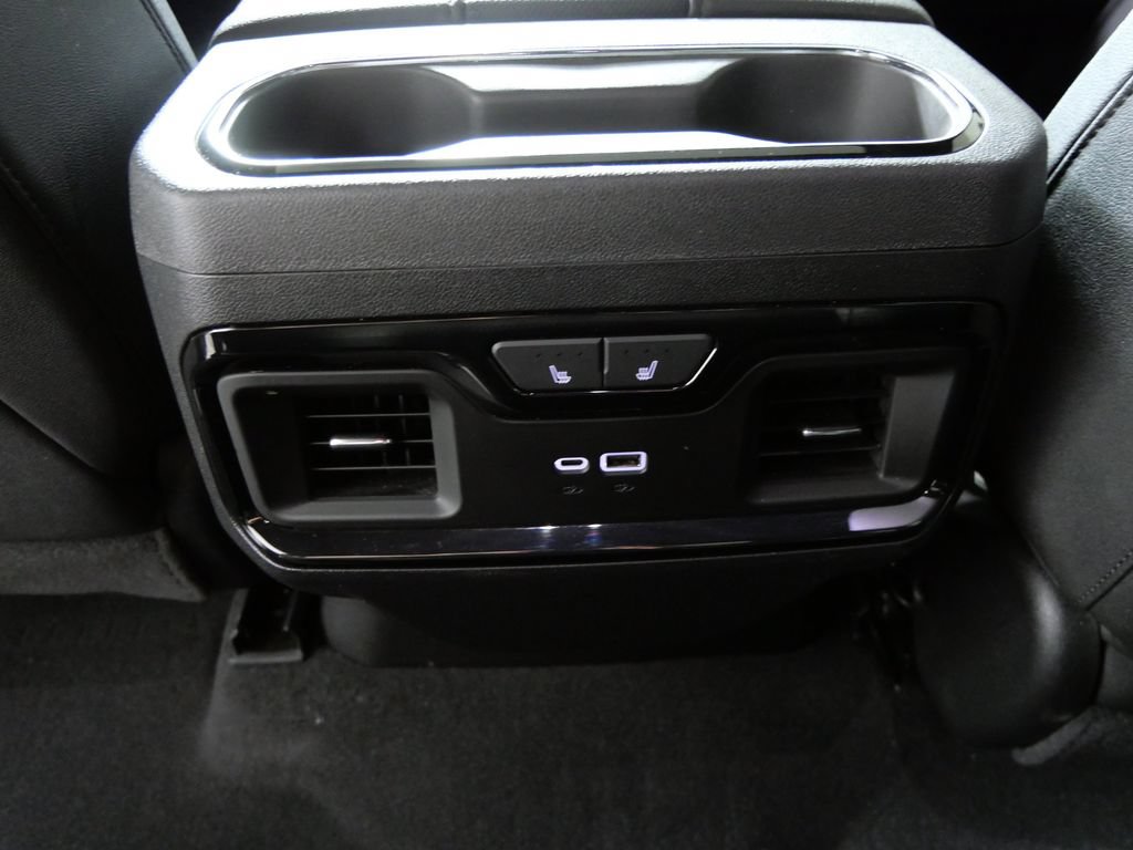 Used 2024 GMC Sierra 3500 AT4 w/ Technology Package AWD/4WD image 23