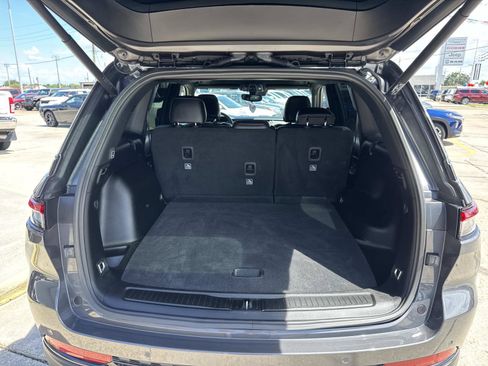 Used 2024 Jeep Grand Cherokee Altitude RWD image 8