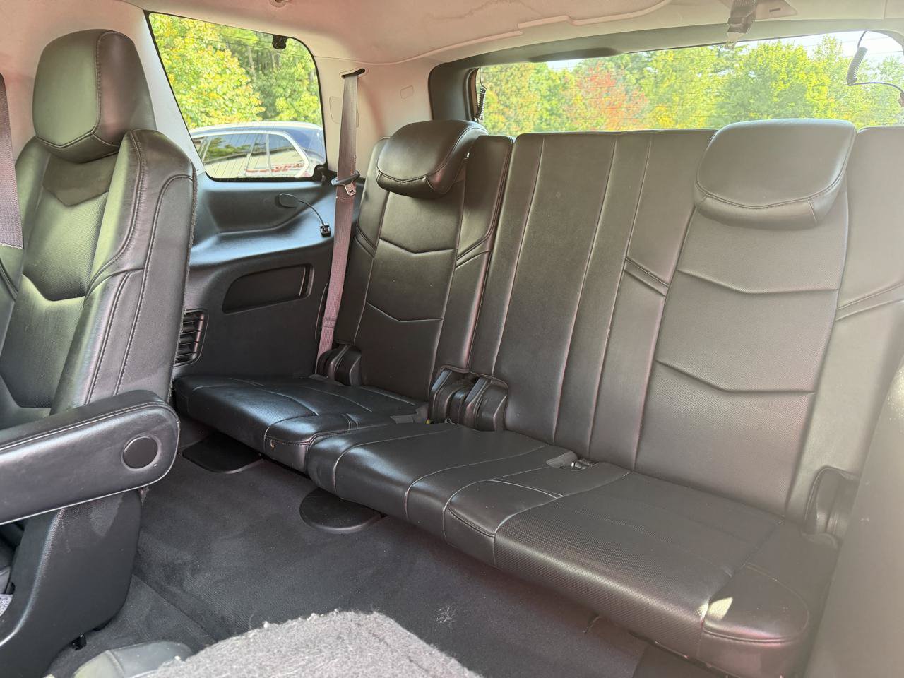Used 2015 Cadillac Escalade Luxury AWD/4WD image 9