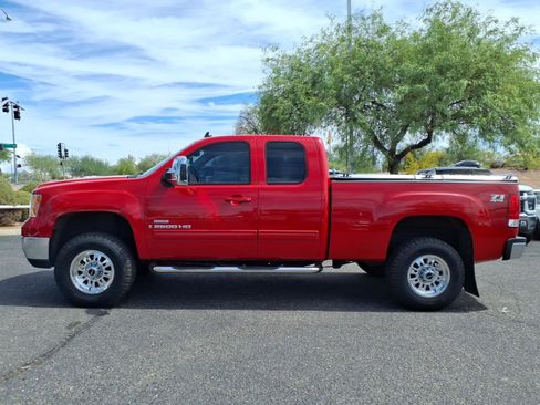 Used 2008 GMC Sierra 2500 SLT w/ Z71 Off-Road Package AWD/4WD image 8
