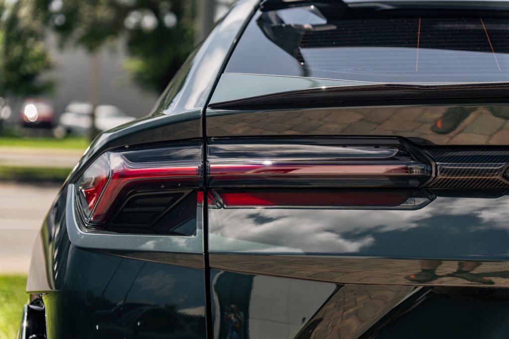 Used 2024 Lamborghini Urus Performante AWD/4WD image 11