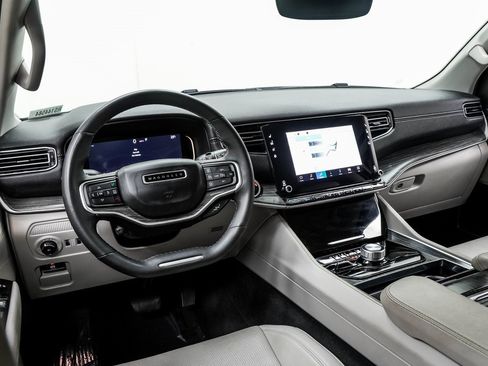 Used 2024 Jeep Wagoneer L Series II w/ Flexible Seating Group image 5