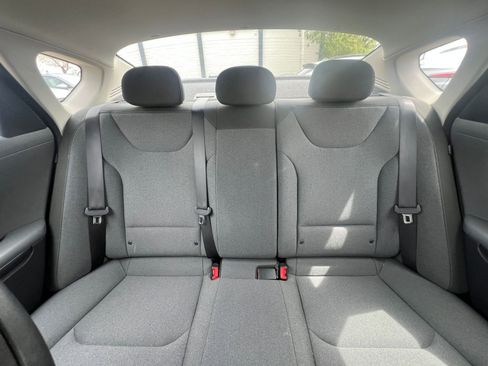 Used 2025 Kia K4 LXS image 39