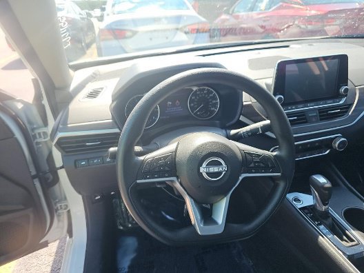 Used 2025 Nissan Altima 2.5 SV FWD image 4