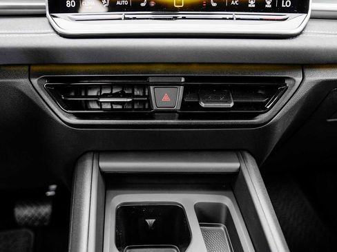 New 2026 Volkswagen Tiguan SE image 32