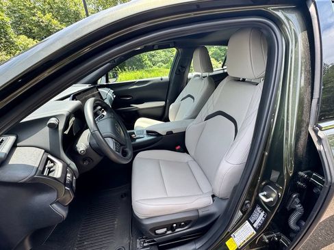 Used 2025 Lexus UX 300h AWD image 9