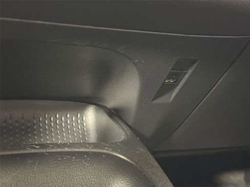 Used 2020 Toyota Corolla LE image 24