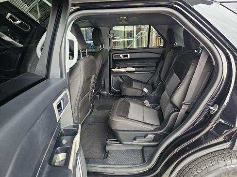 Used 2022 Ford Explorer XLT image 17
