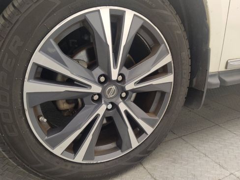 Used 2017 Nissan Pathfinder Platinum FWD image 31