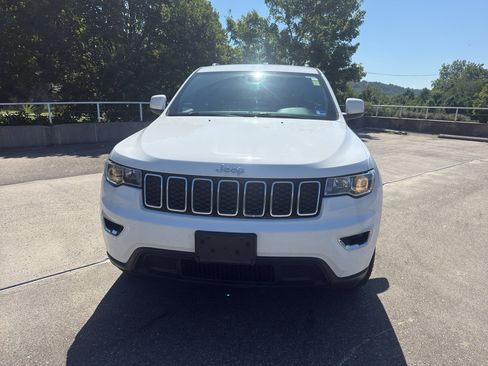 Used 2020 Jeep Grand Cherokee Laredo AWD/4WD image 2