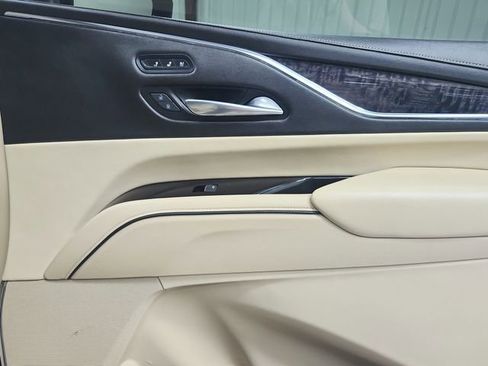 Used 2021 Cadillac Escalade Premium Luxury AWD/4WD image 51