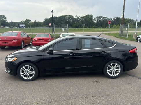 Used 2018 Ford Fusion SE w/ Fusion SE Technology Package FWD image 8
