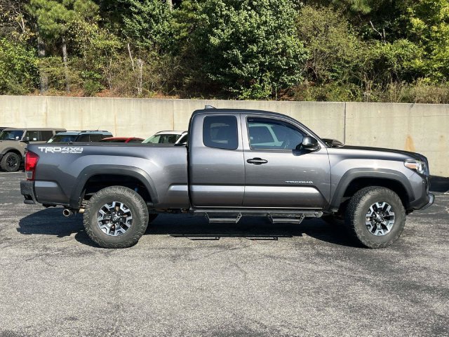 Used 2017 Toyota Tacoma TRD Off-Road w/ Tow Package AWD/4WD image 2