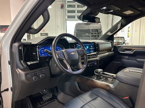 Used 2022 Chevrolet Silverado 1500 High Country w/ LPO, Dark Essentials Package AWD/4WD image 12