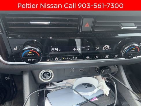 Used 2022 Nissan Rogue SV w/ SV Premium Package image 13