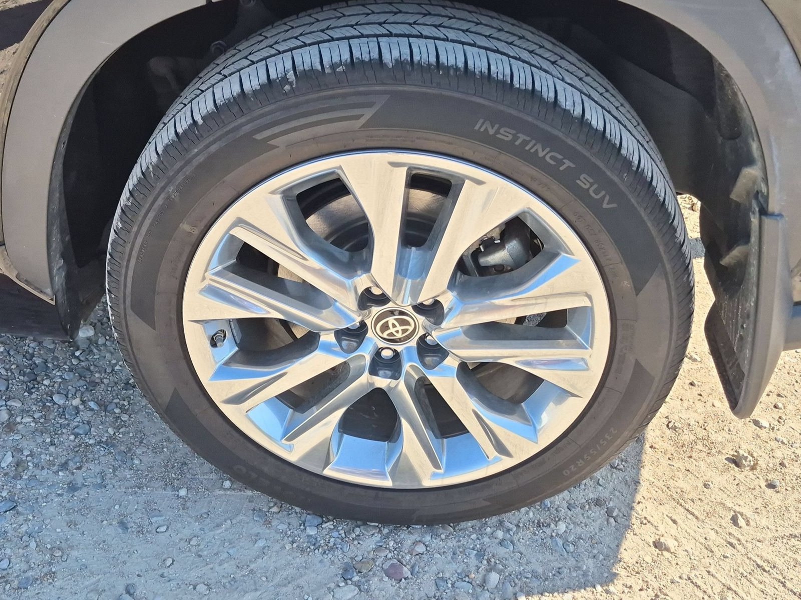 Used 2021 Toyota Highlander Limited FWD image 34