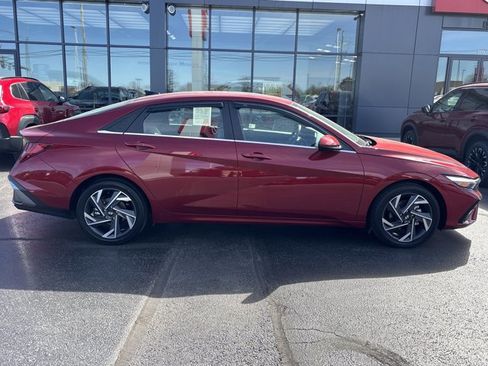 Used 2024 Hyundai Elantra SEL w/ Convenience Package image 2