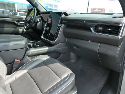 Used 2025 GMC Yukon Elevation w/ Technology Package AWD/4WD image 15