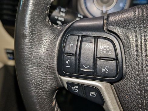 Used 2017 Toyota Sienna XLE image 47