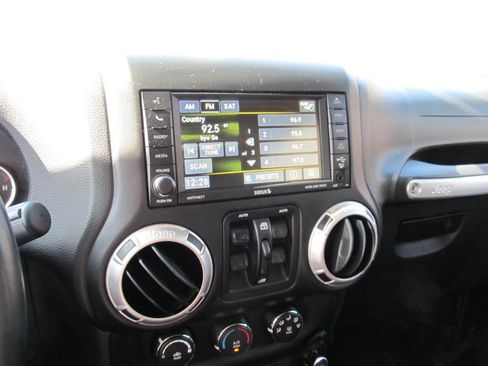 Used 2016 Jeep Wrangler Unlimited Rubicon w/ Connectivity Group image 65