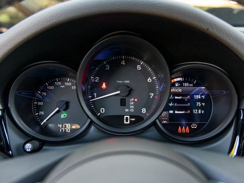 Certified 2025 Porsche Macan image 33