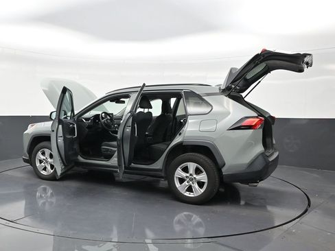 Used 2021 Toyota RAV4 XLE FWD image 31