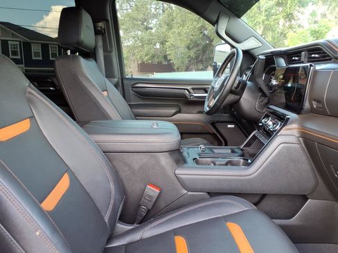 Used 2024 GMC Sierra 2500 AT4 w/ AT4 Premium Plus Package AWD/4WD image 11
