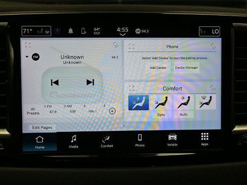 Used 2024 Chrysler Pacifica Touring-L FWD image 24