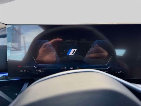 Certified 2024 BMW i5 eDrive40i w/ Convenience Package image 17