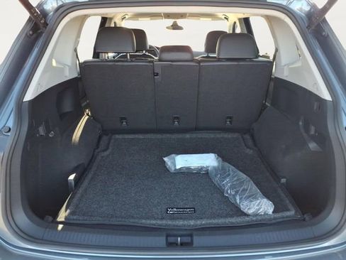 Used 2024 Volkswagen Tiguan SE image 27