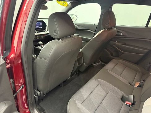 Used 2024 Chevrolet Trax RS FWD image 30