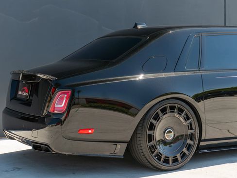 Used 2024 Rolls-Royce Phantom Sedan w/ The Phantom Package RWD image 44