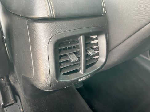 Used 2015 Jeep Cherokee Sport image 32