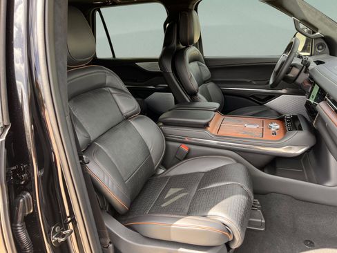 New 2026 Lincoln Navigator L Black Label AWD/4WD image 20