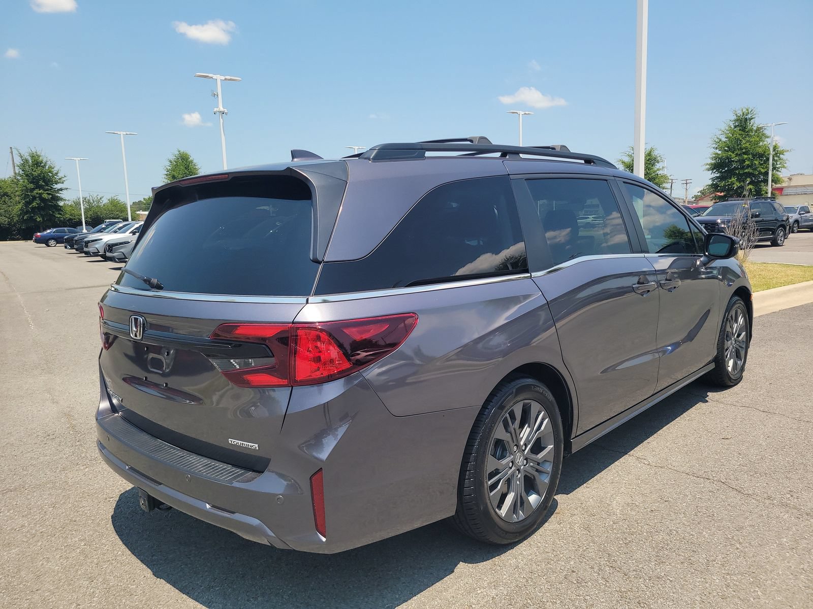 Used 2025 Honda Odyssey Touring image 3