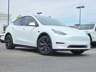 Used 2025 Tesla Model Y Long Range RWD video 1