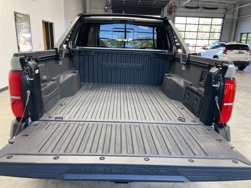Used 2025 Toyota Tacoma Trailhunter Crew Cab image 10