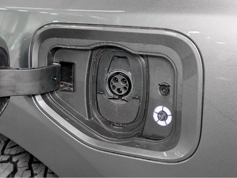 Used 2023 Ford F150 Lightning Platinum AWD/4WD image 5
